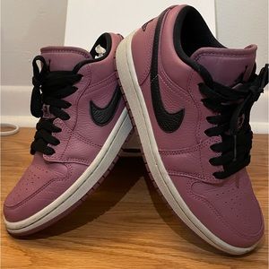 Trending! Women Size 6 Jordan 1 Low SE Light Mulberry